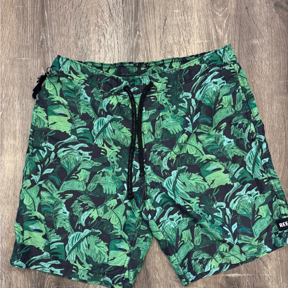 Reef Men’s Green & Black Tropical Board Shorts